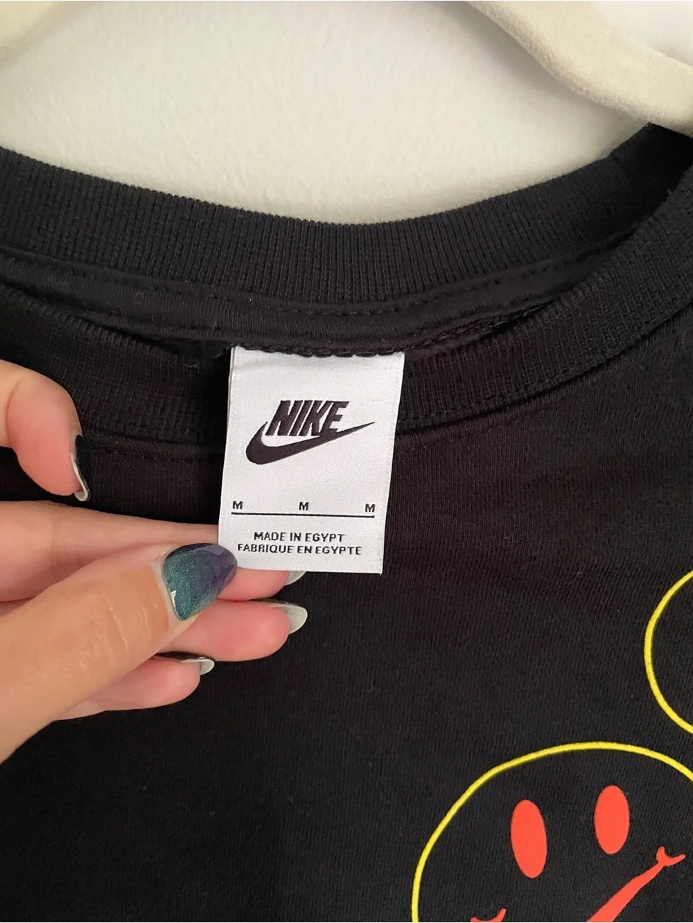 NIKE “Go the Extra Smile” Boxy Cropped Black Crewneck Sweatshirt Women’s Medium